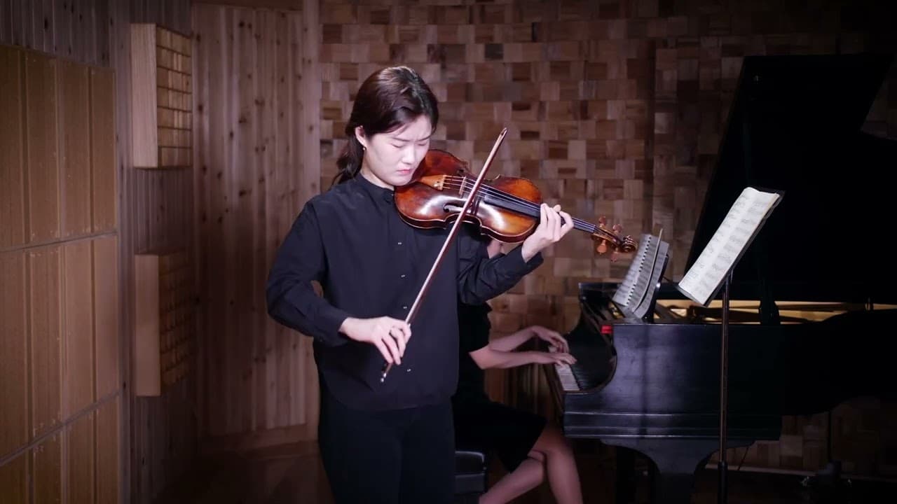 Bin Gui performing Elgar with piano
